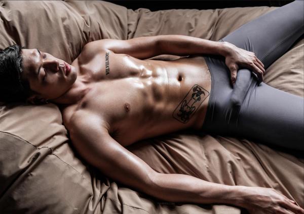 Tight-01--Arm-Akkharat